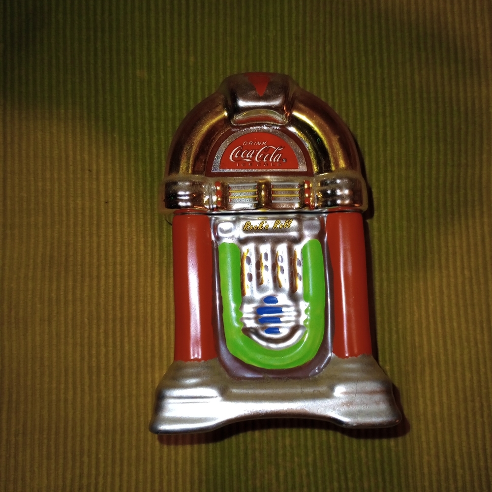 SALT AND PEPPER SHAKER